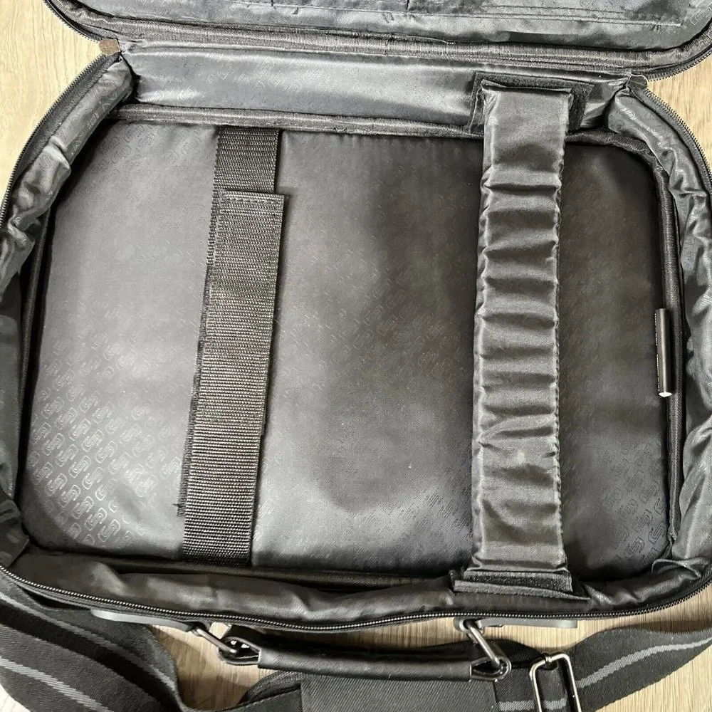 Solo Laptop Computer Bag Black Padded Multi Pocket 12x16x2 Handle or Shoulder - Picture 9 of 10